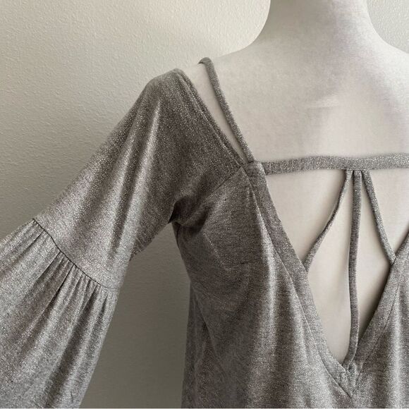 Chaser Cold Shoulder Gray Silver Glitter Bell Flounce Sleeves M NWT - Picture 8 of 15